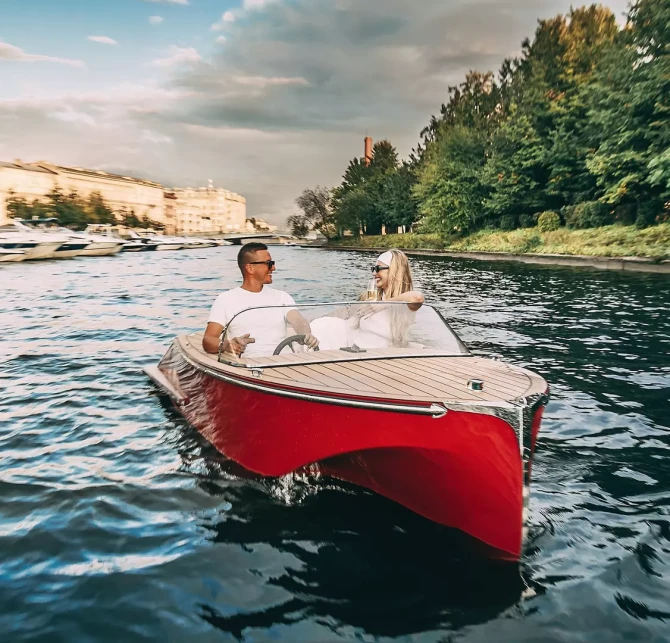 Катание на катере без капитана